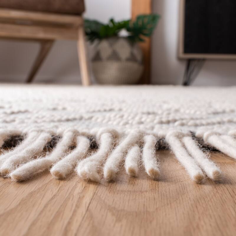 SAFAVIEH, Handmade Natura Vasilka Stripe Wool Rug