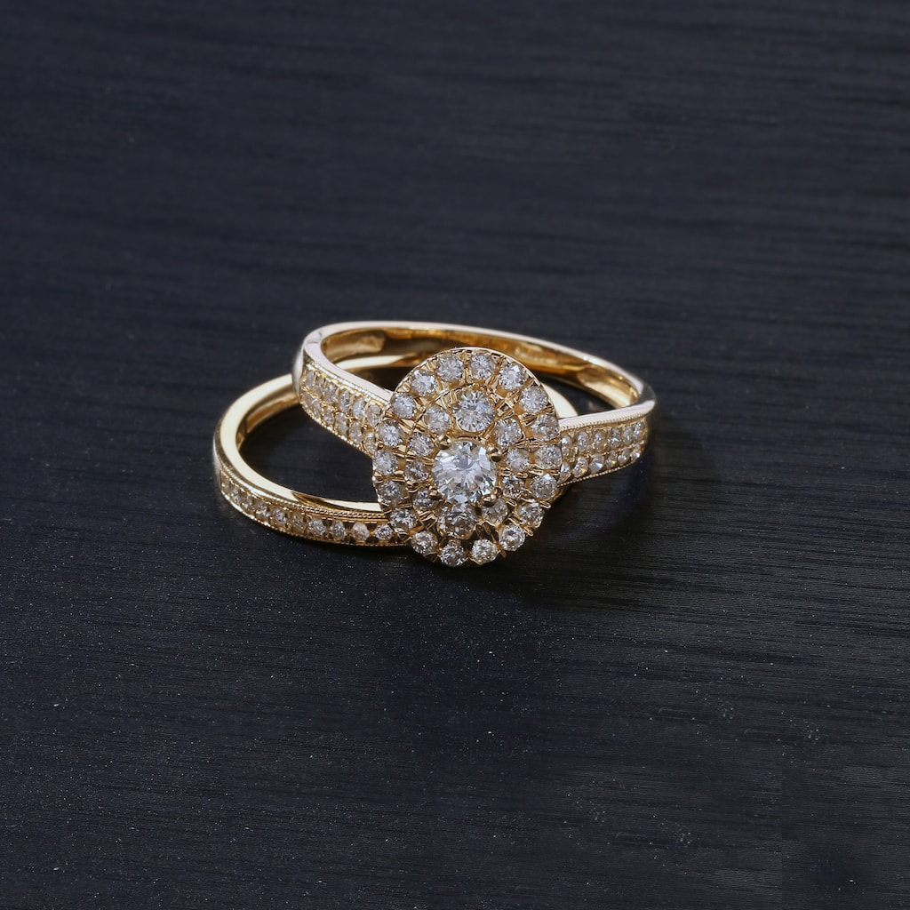 IGI Certified 1ct TDW Diamond Oval Frame Halo Bridal Set in 14K Gold for Women