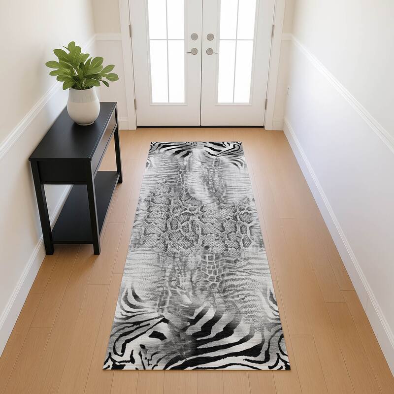 Machine Washable Indoor/ Outdoor Modern Animal Print Chantille Rug