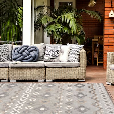 World Rug Gallery Southwestern Geometric Indoor/Outdoor Area Rug