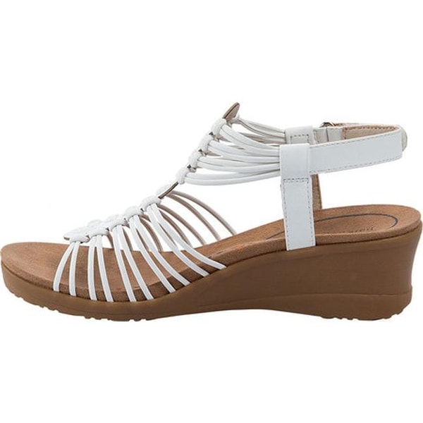bare traps trudy wedge sandal
