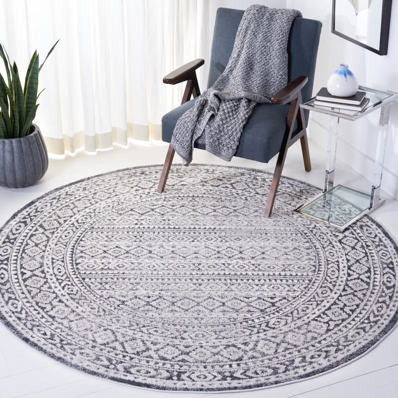 SAFAVIEH Toscana Amber Geometric Rug - 6'7" Round - Grey/Ivory