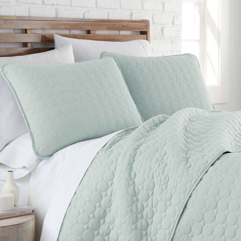 Vilano Ultra-Soft Lightweight 3-piece Quilt and Sham Set