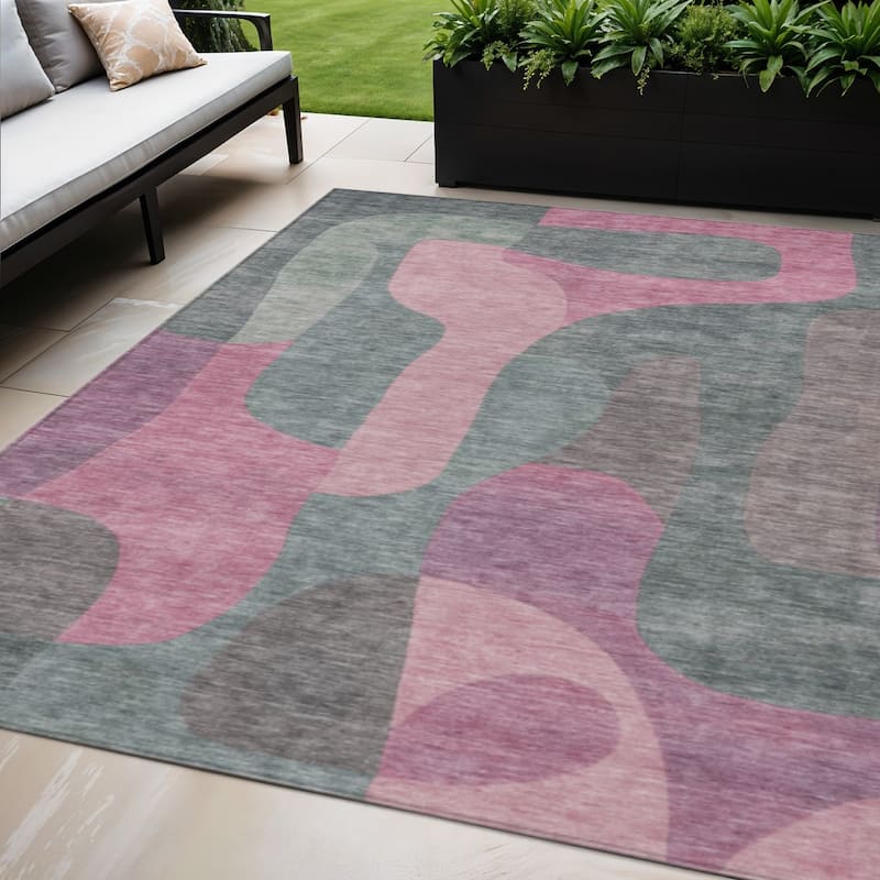 HomeRoots Abstract Transitional Rectangle Outdoor Rug - 5' X 8'
