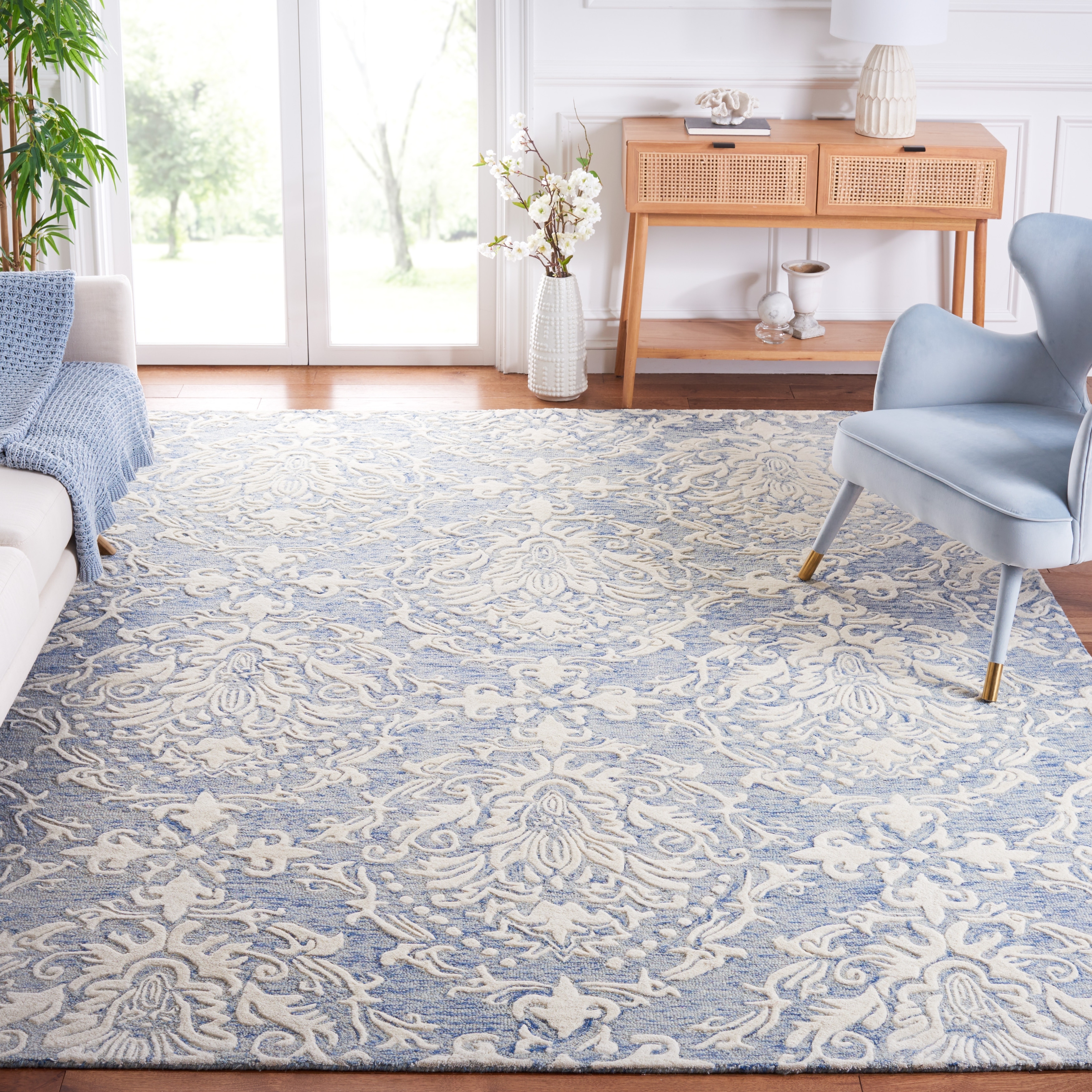 SAFAVIEH Handmade Blossom Ambroisine Modern Floral Wool Rug