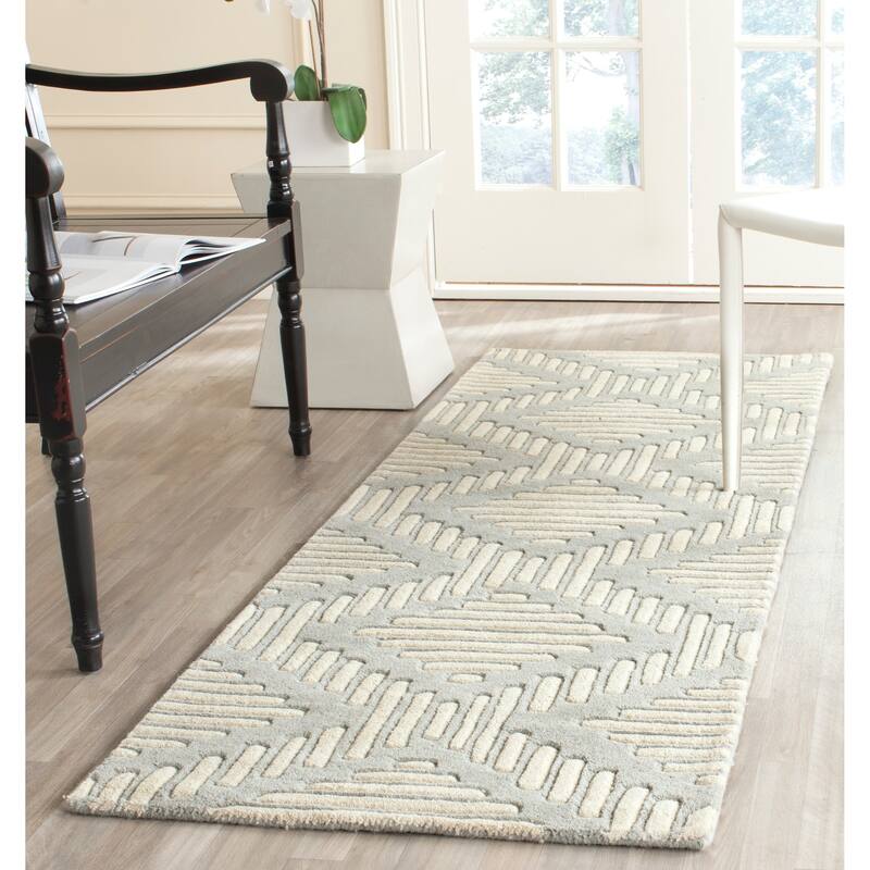 SAFAVIEH Handmade Chatham Onerva Modern Moroccan Wool Rug - 2'3" x 7' Runner - Grey/Ivory