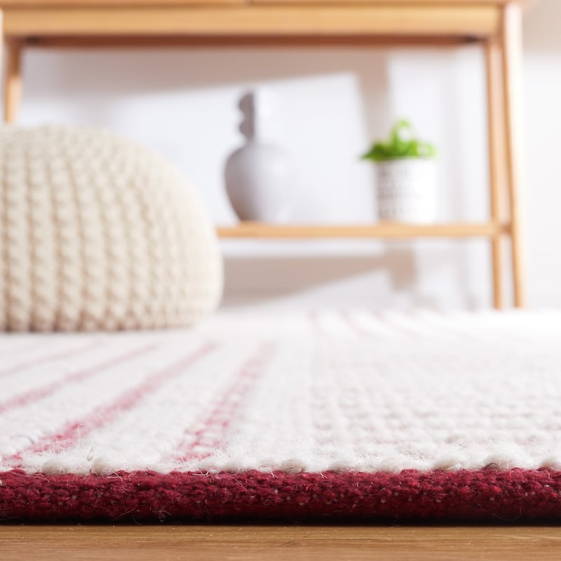 SAFAVIEH Handmade Natura Reagan Geometric Wool Rug