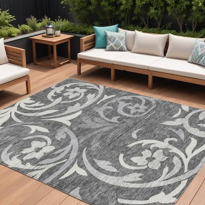 HomeRoots Floral Transitional Rectangle Outdoor Rug