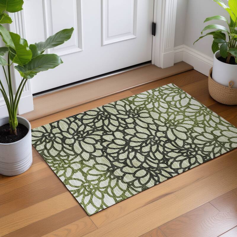 Machine Washable Indoor/ Outdoor Floral Craze Chantille Rug