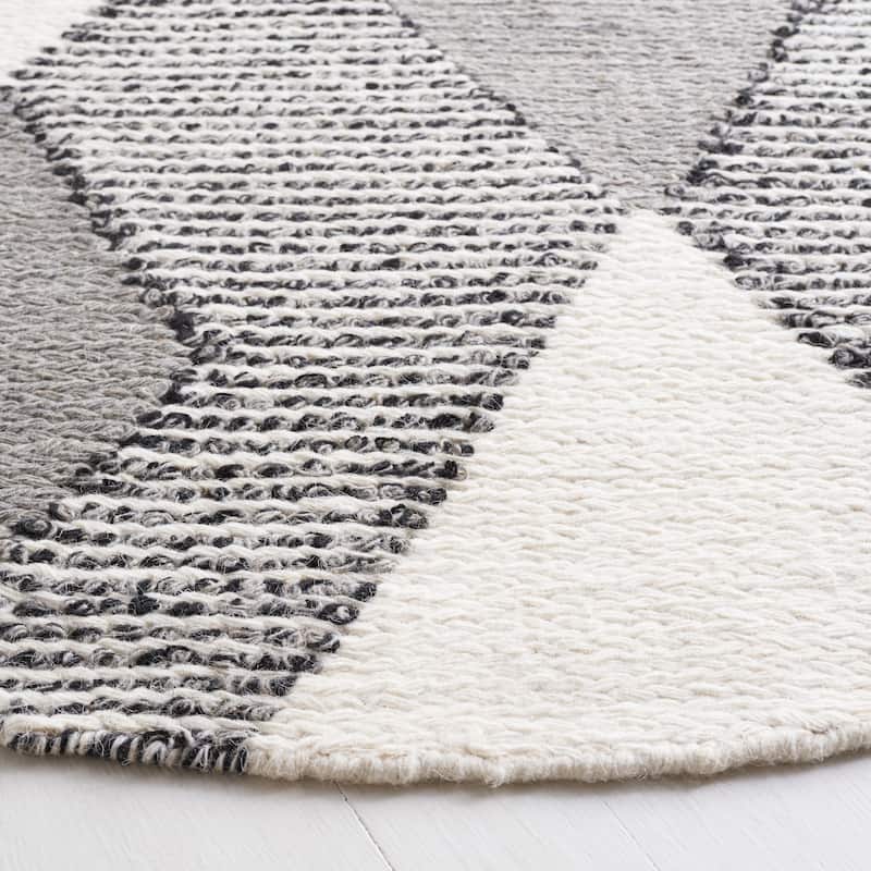 SAFAVIEH Handmade Natura Iridenta Diamond Boho Wool Rug