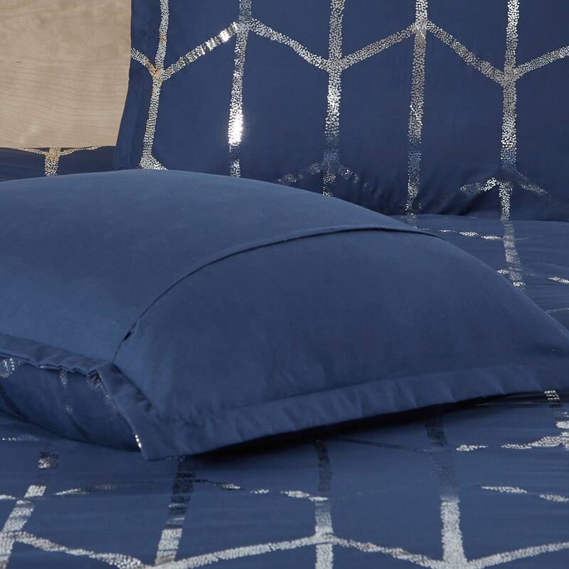 Intelligent Design Khloe Metallic Printed Duvet Cover Set