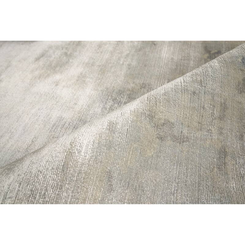 EXQUISITE RUGS Koda Hand-loomed Bamboo Silk Silver/Blue Area Rug.