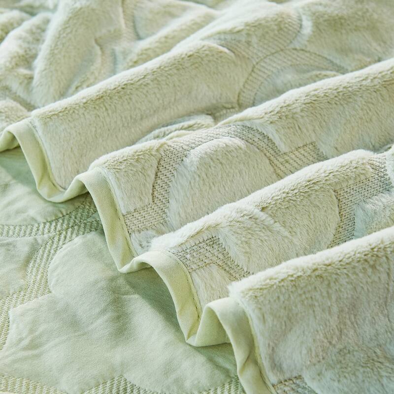 FauxFur Moroccan Design 7-piece Embroidered Quilt Set