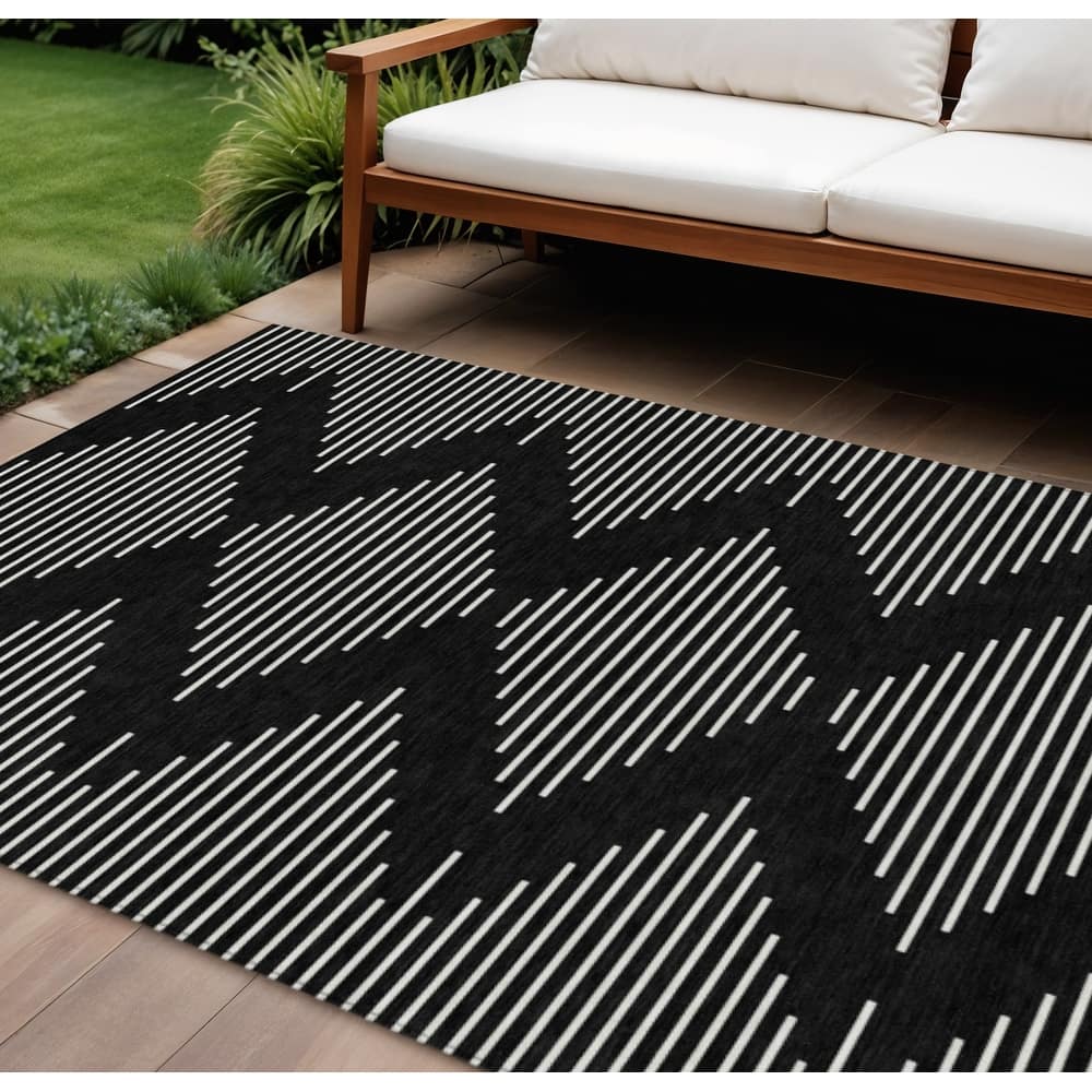 HomeRoots Geometric Transitional Rectangle Outdoor Rug