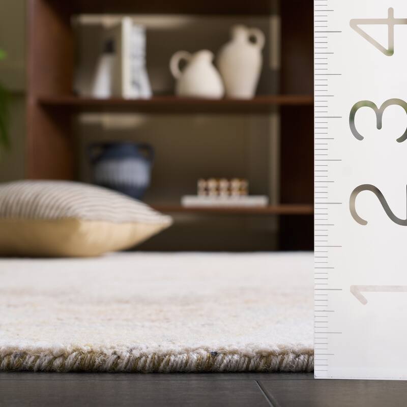 SAFAVIEH Handmade Harvest Sakina Wool Rug