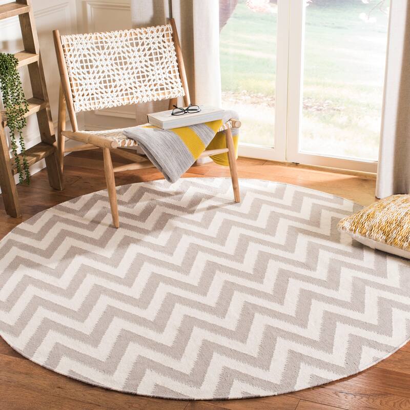 SAFAVIEH Handmade Flatweave Dhurries Naira Modern Wool Rug - 8' Round - Grey/Ivory