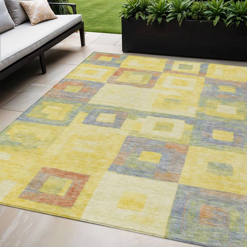 HomeRoots Geometric Transitional Rectangle Outdoor Rug - 5' X 8'