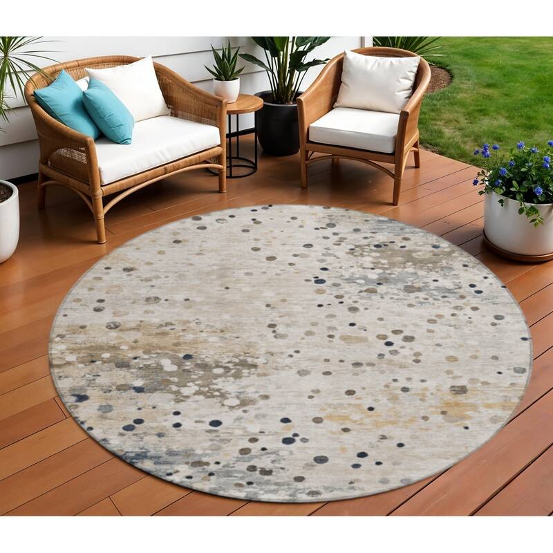 HomeRoots Abstract Transitional Rectangle Outdoor Rug - 8' Round