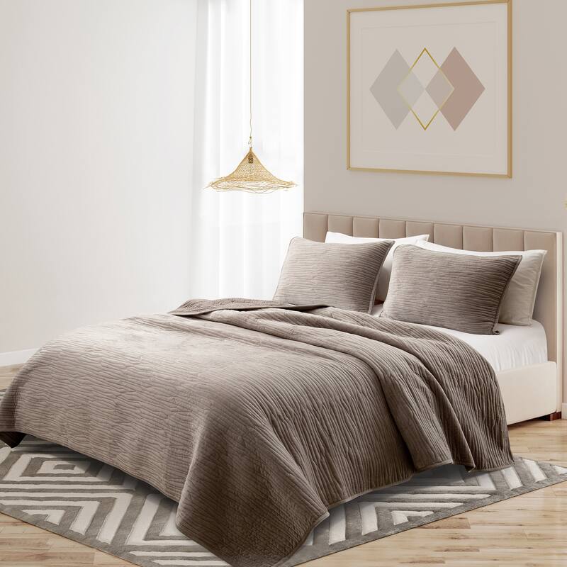 Wonderful Velvet 3 Piece Quilt Set