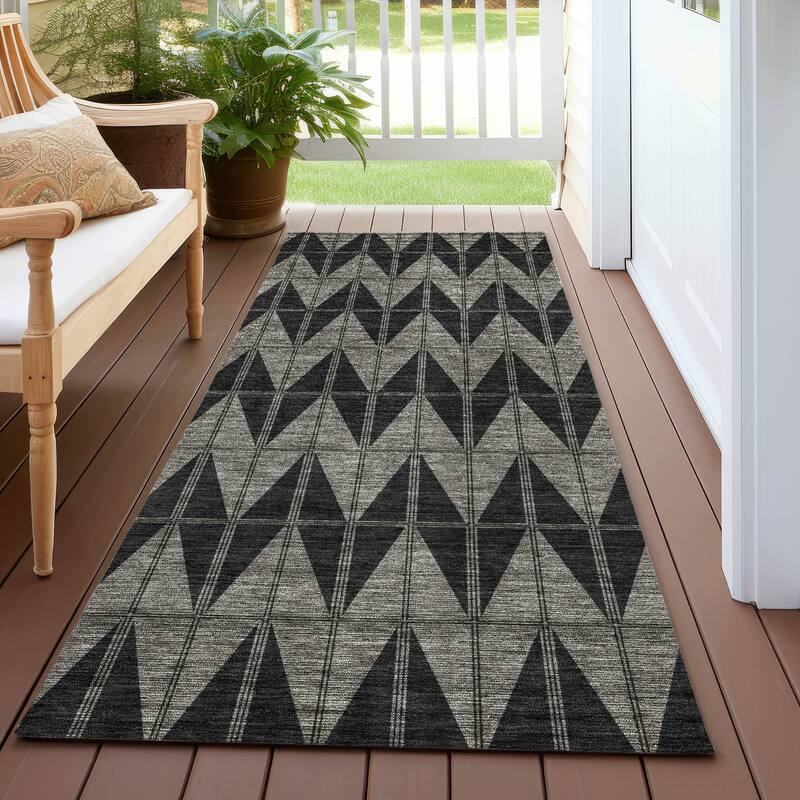 Machine Washable Indoor/ Outdoor Modern Zeke Chantille Rug - Black - 2'3" x 7'6"