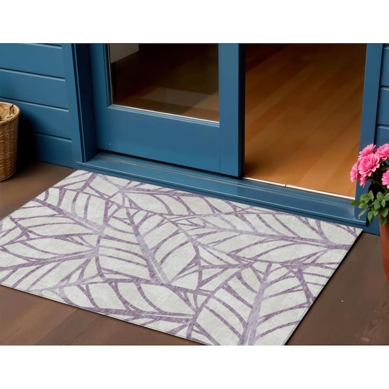 HomeRoots Floral Transitional Rectangle Outdoor Rug - 3' x 5'