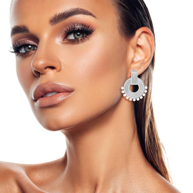 Chloe & Madison Pearl Ribbed Stationary Door Knocker Earrings