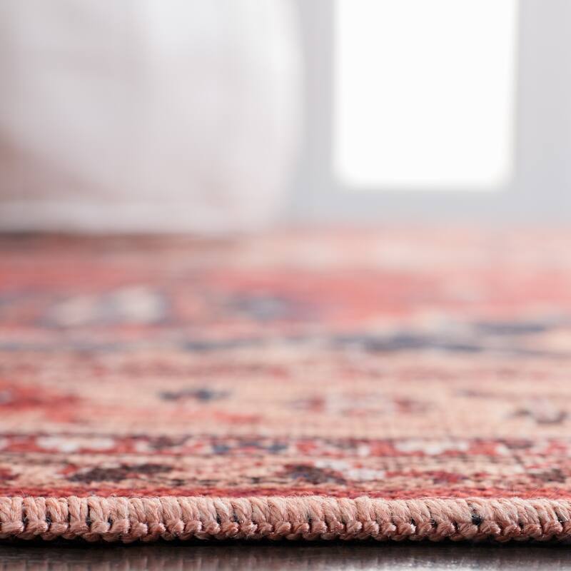 SAFAVIEH Serapi Machine Washable Monica Medallion Distressed Rug