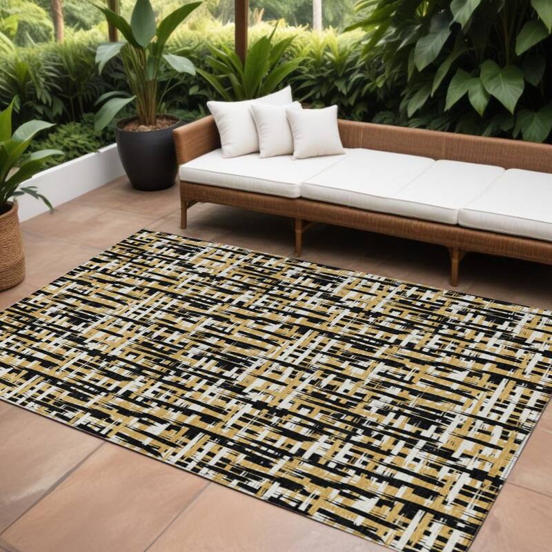 HomeRoots Abstract Transitional Rectangle Outdoor Rug - 10' X 14'
