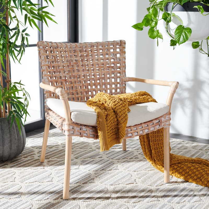 SAFAVIEH Roxanna Coastal Rattan Accent Chair with Cushion - 29.5" W x 26.2" L x 31.1" H - 30Wx26Dx31H