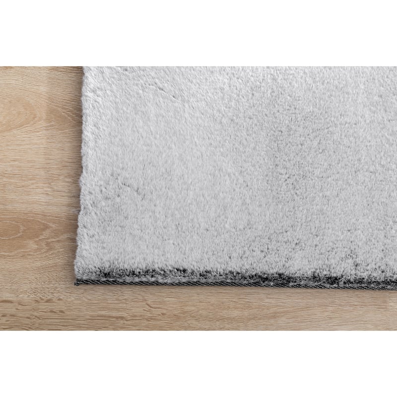 Faux Rabbit Collection Grey Fur Area Rug - 5'x7'