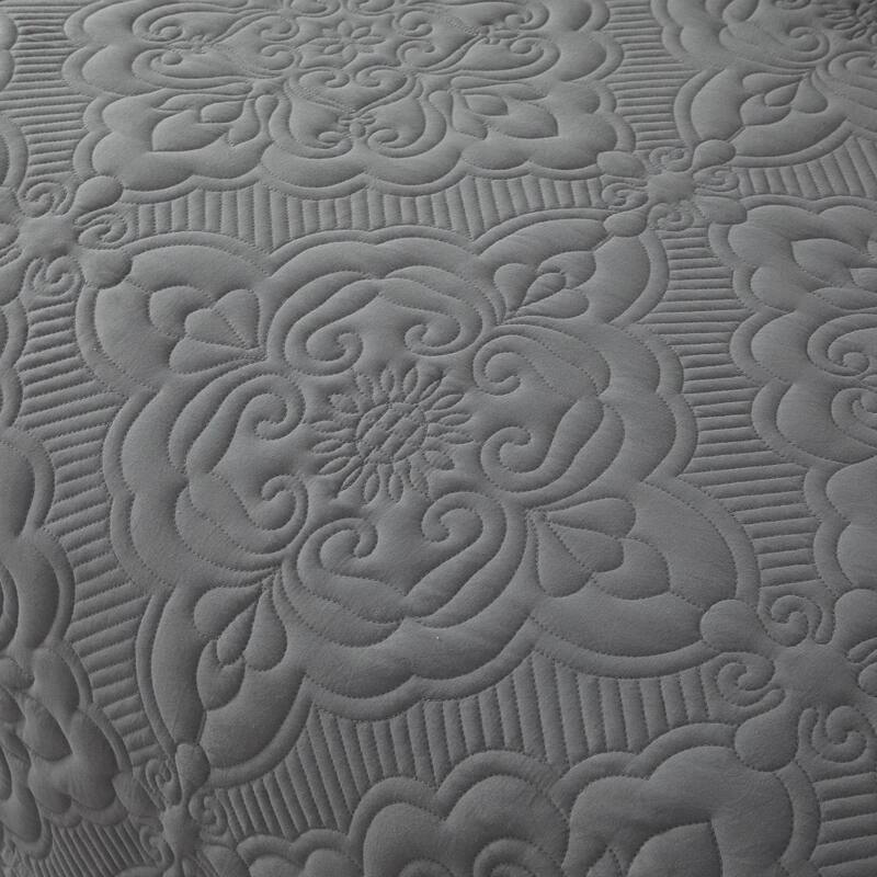 Wholinens Scalloped Edge Washed Microfiber Embroidered Damask Quilt Set 3 Pieces