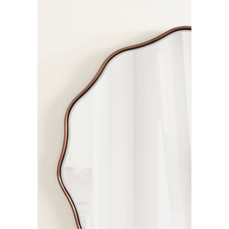 Kate and Laurel Viona Round Scalloped Mirror