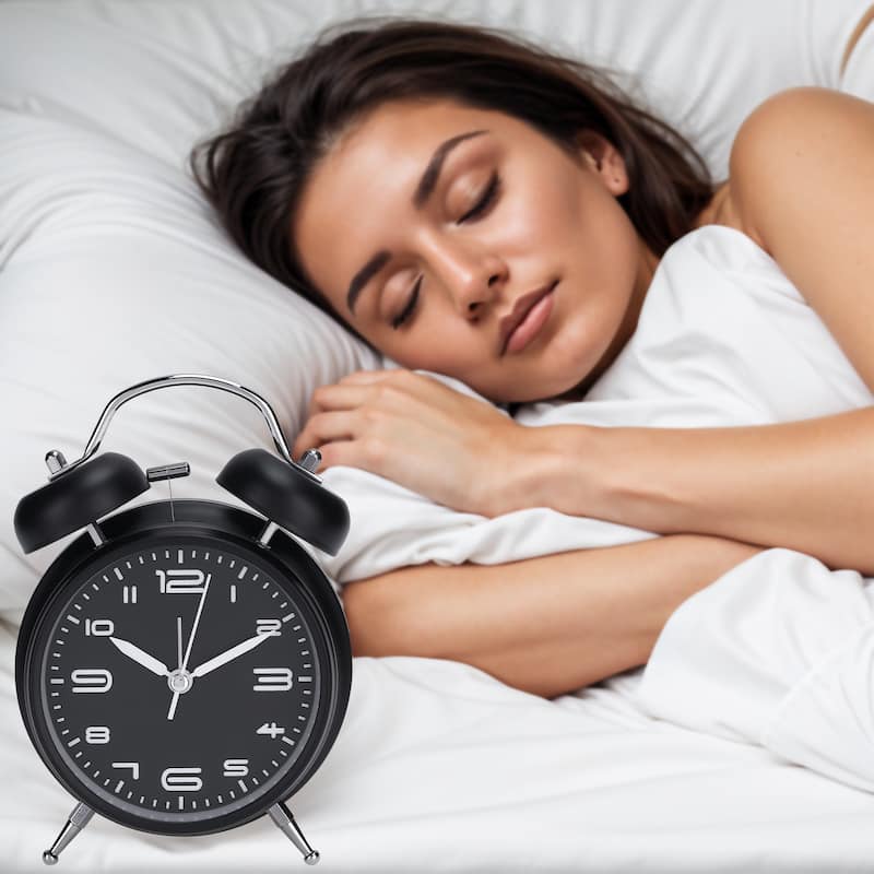 Old Fashioned Circle Loud Alarm Clock with Night Light Battery Operated for Heavy Sleepers Adults 6.7 x 3.9 x 2 inch
