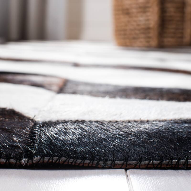 SAFAVIEH Handmade Studio Leather Danyel Modern Rug