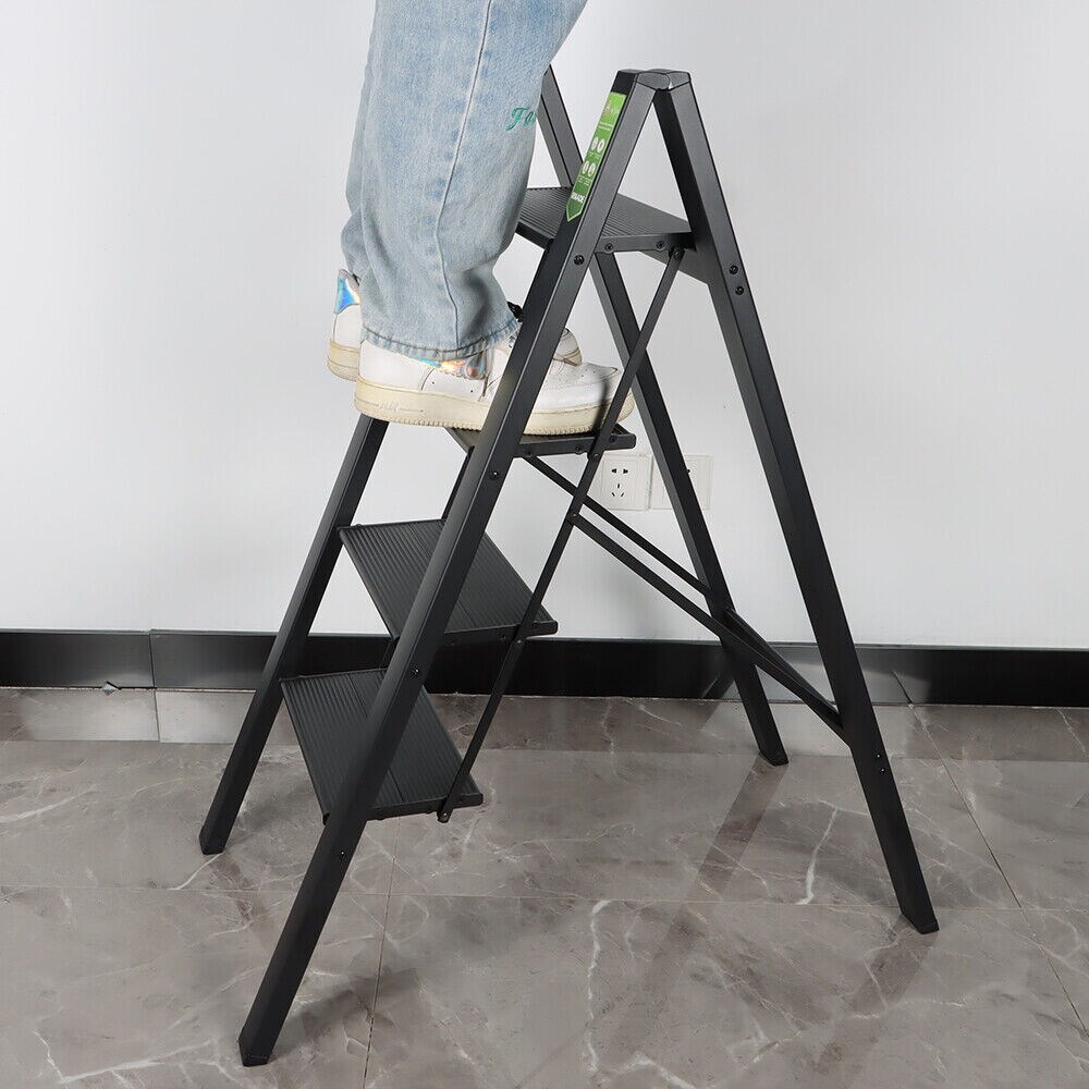 4 step outlet folding ladder