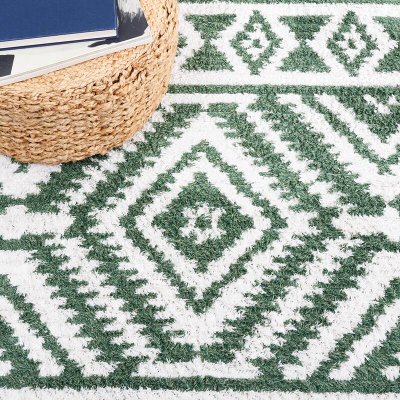 SAFAVIEH Augustine Sumiko Rustic Moroccan Fringe Rug
