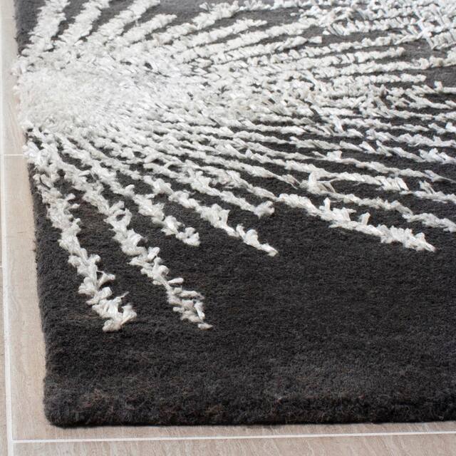 SAFAVIEH Handmade Soho Miyase Modern Burst New Zealand Wool Rug