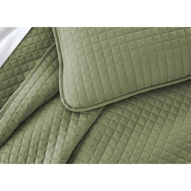 Oversized Solid 3-piece Quilt Set by Southshore Fine Linens