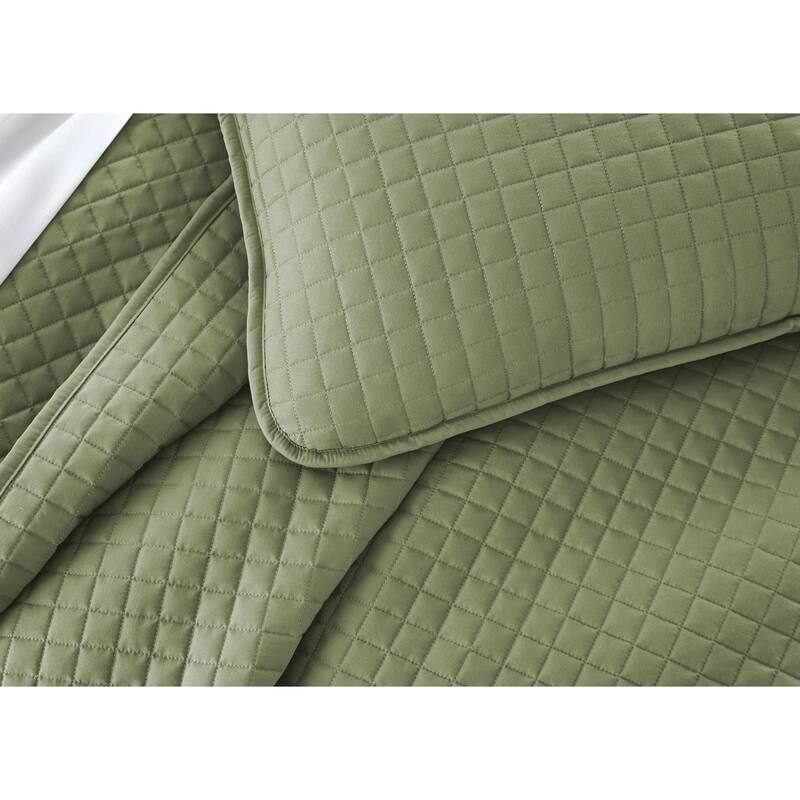 Oversized Solid 3-piece Quilt Set by Southshore Fine Linens