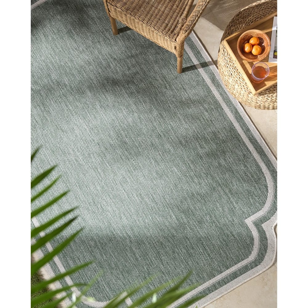 Livabliss Miami Beach Traditional Indoor/Outdoor Area Rug