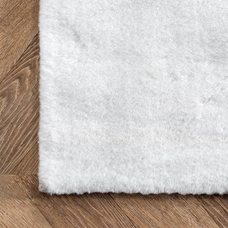 Nuloom Layne Soft Silky Faux Rabbit Fur Area Rug