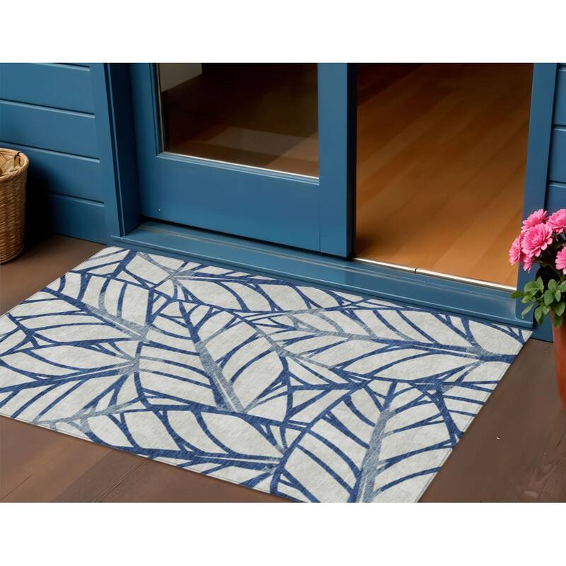 HomeRoots Floral Transitional Rectangle Outdoor Rug - 3' x 5'