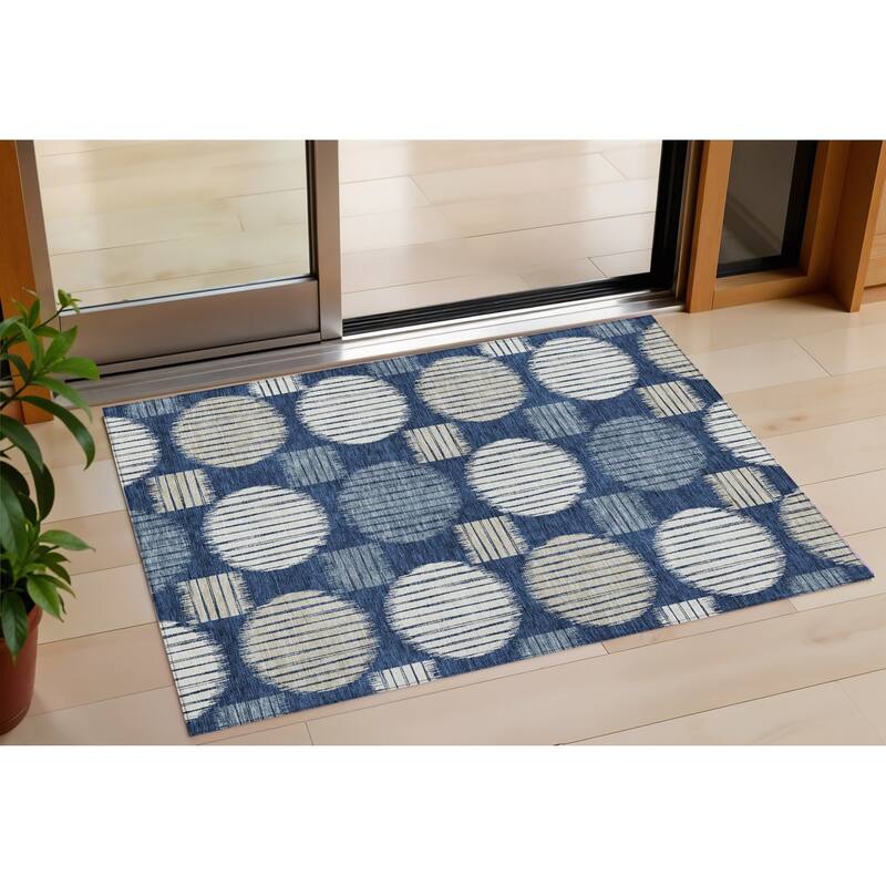 HomeRoots Geometric Transitional Rectangle Outdoor Rug - 3' x 5'