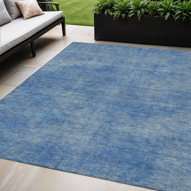 HomeRoots Solid Color Transitional Rectangle Outdoor Rug - 5' X 8'