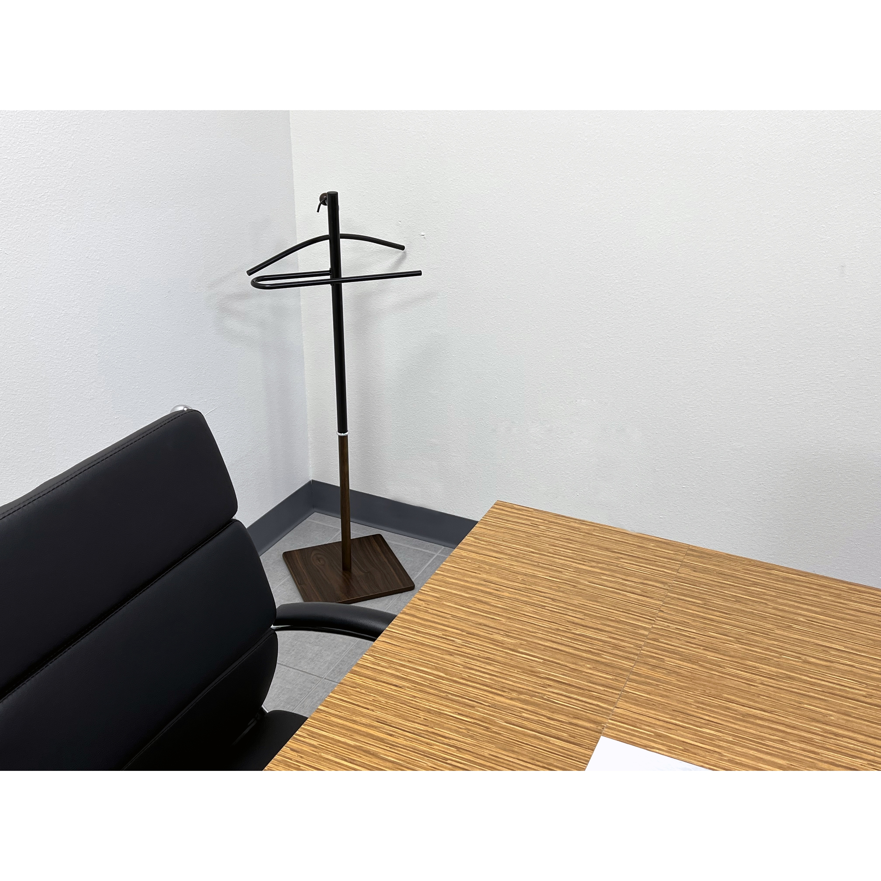 Freestanding valet stand clearance