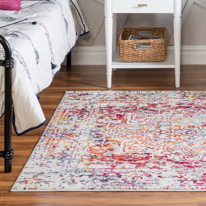 Traditional Brenda Collection Area Rug