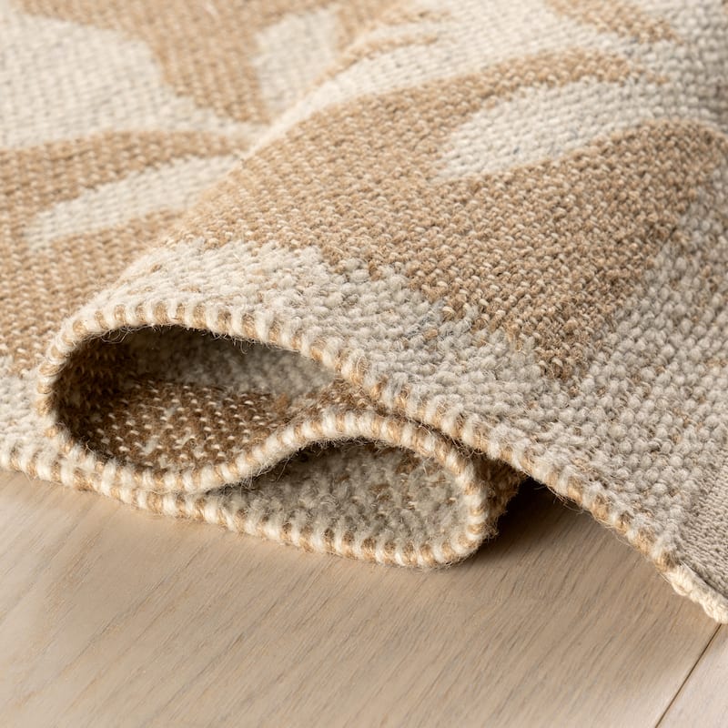 Nuloom Vayana Floral Farmhouse Area Rug