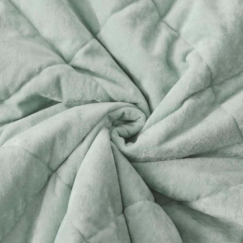 Wonderful Diamond Velvet 3 Piece Quilt Set