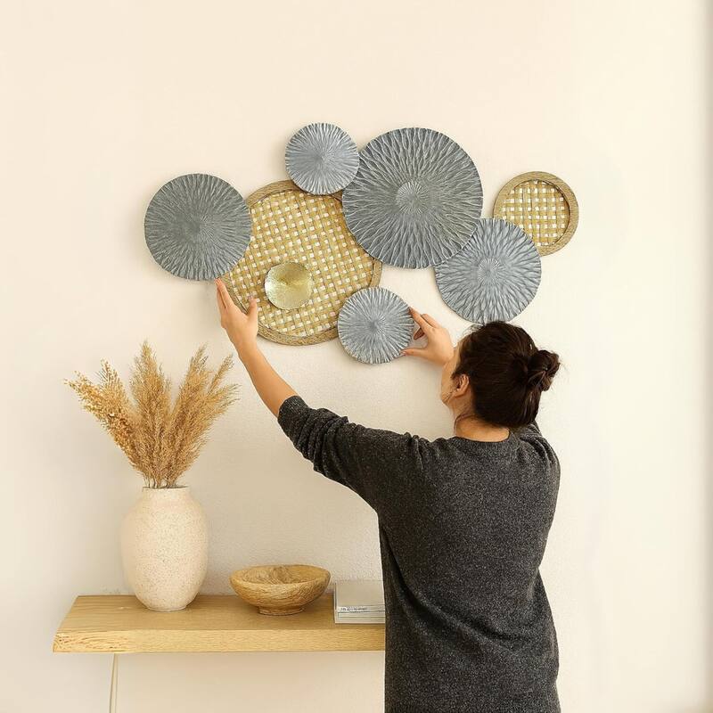 Aria Home Modern Interconnected Ring Metal Wall Art Horizontal Decor