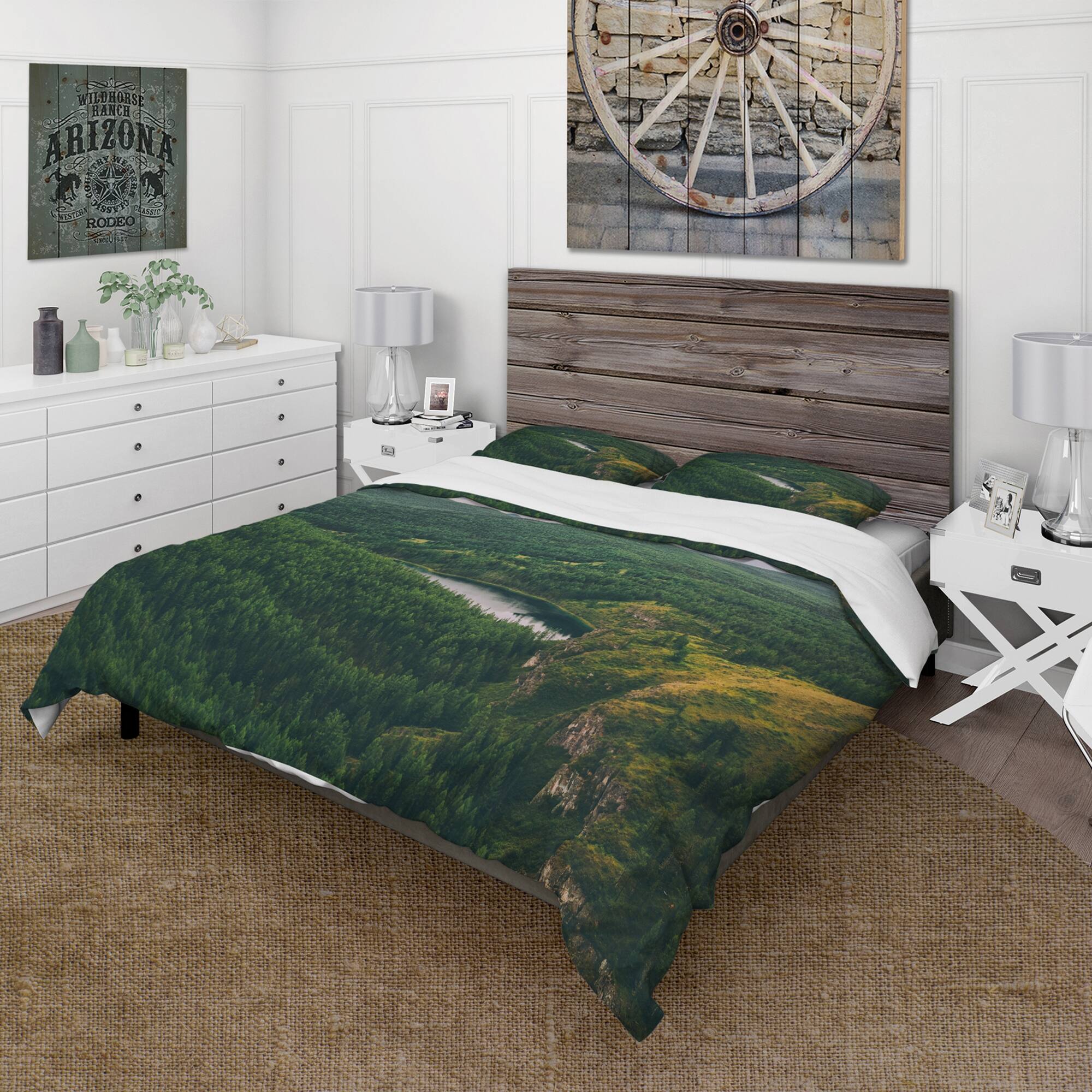 Designart 'Majectic Mountain View In Russia' Lake house Duvet Cover Set
